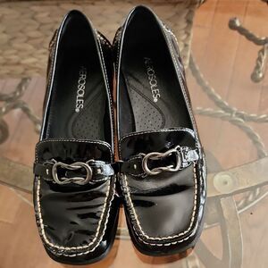 Aerosoles Women's‎ Black Loafers Sz 5.5 Vtg 2000s Patent Leather Y2K Embroidered